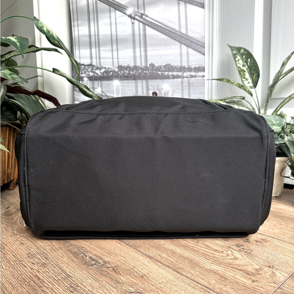 Victorinox Swiss Army Black Travel Duffle Bag - Unisex, Weekender Bag - Picture 10 of 16